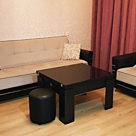 Bright And Cozy Apartment On Aghmashenebeli Avenue Tbilisi Exterior foto